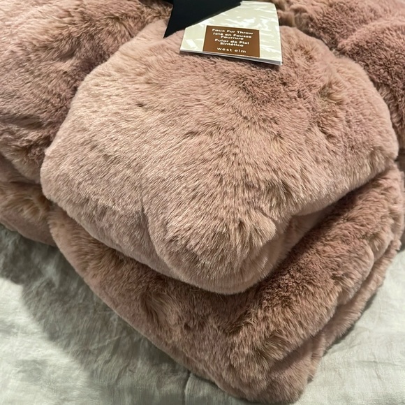 West Elm Chinchilla Faux Fur Throw 🥳HP🥳 - Picture 4 of 8